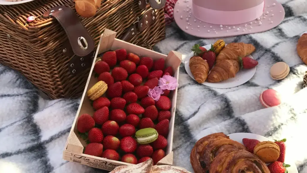 Njira zenizeni za ku Malawi kupeza ma sample aulere kuchokera ku mabwalo a Qatar pa Amazon — ma templates, malo ochokera, ndi momwe TikTok imathandizira.