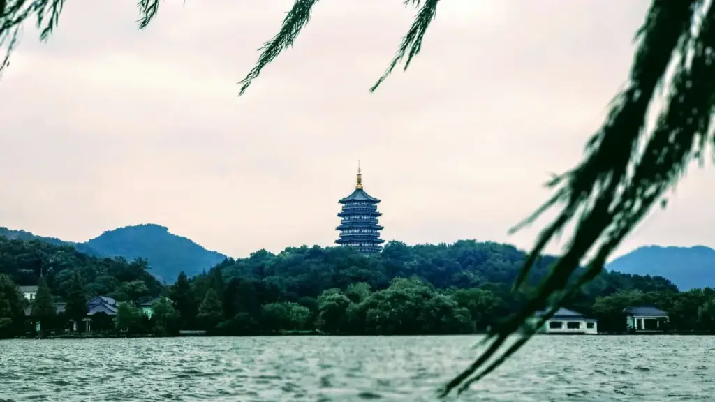 Malangizo achinyamata ndi opanga za Malawi kuti afikire ndi kukambirana ndi mabizinesi a Finland pa Xiaohongshu, ndi njira za livestream, ma-approach, ndi chinsinsi cha follow-up content.