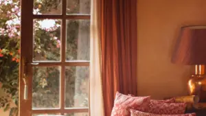 Phunzirani njira zonyoza koma zothandiza zolumikizana ndi China brands pa Facebook, kulemba uthenga wabwino, ndi kupewa ma scam pakufunsa free product samples.